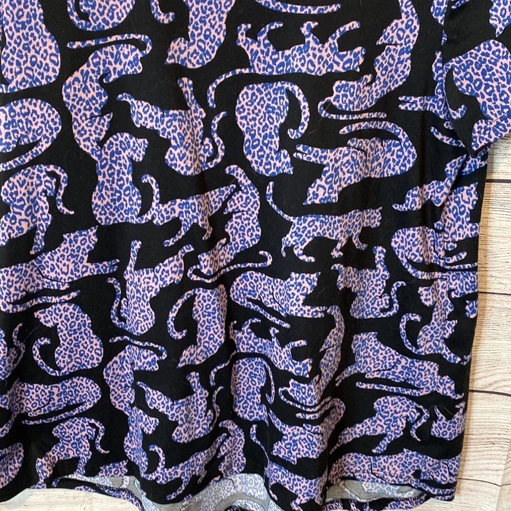 💜💜 LulaRoe Cheetah Short Sleeve Top Size L